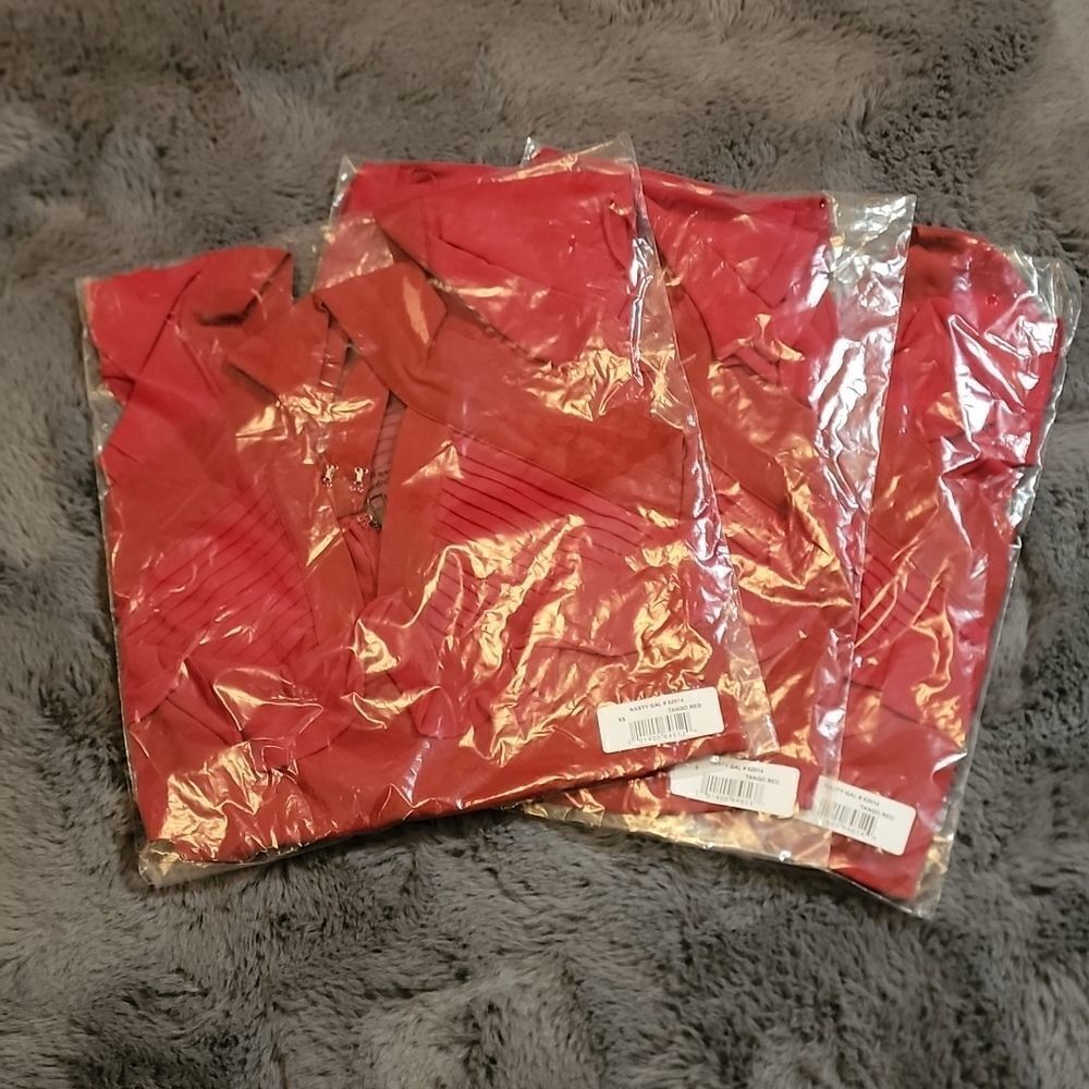 NWT Red Nasty Gal Flutter Crop Top XS, S, M - Picture 4 of 4